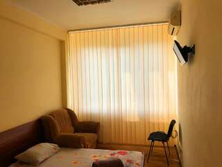 Отель Freedom Hotel Kiev Киев Трехместный номер с собственной ванной комнатой-4