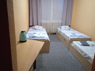 Отель Freedom Hotel Kiev Киев Бюджетный трехместный номер-1